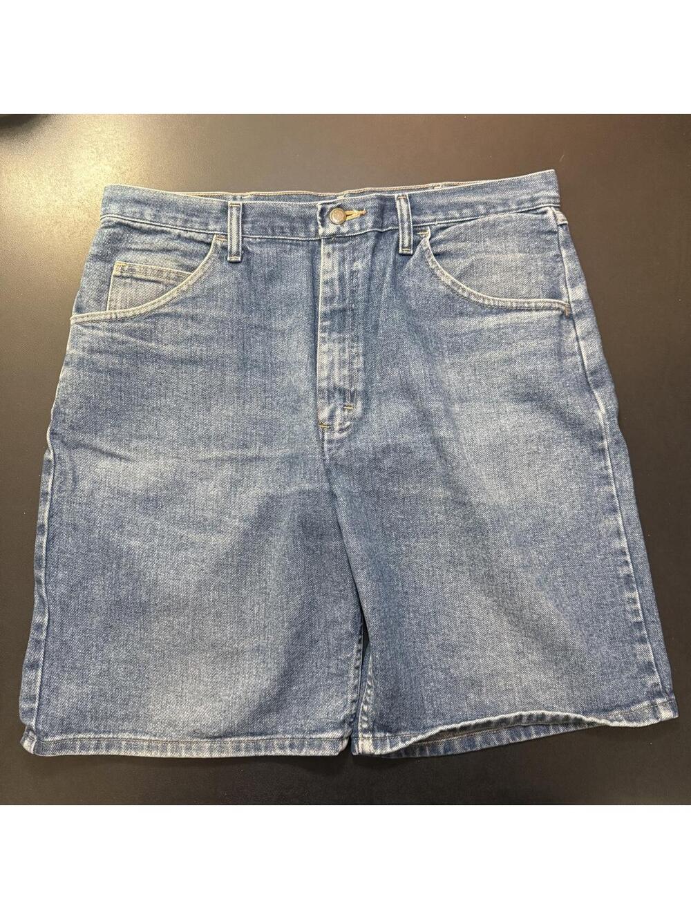 Wrangler blue denim shorts Size 36" relaxed fit #denim #summer
